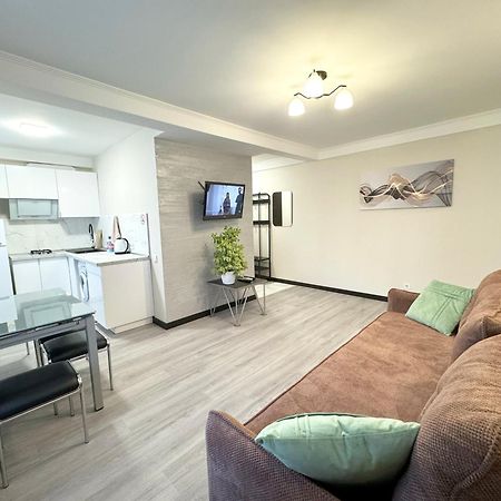 Artal Apartment On Obolonskyi Avenue 16 Киев Екстериор снимка