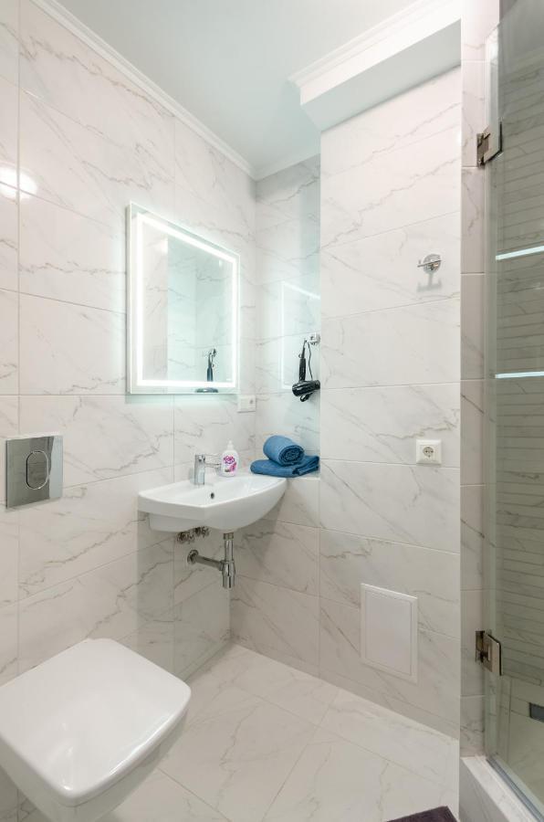 Artal Apartment On Obolonskyi Avenue 16 Киев Екстериор снимка
